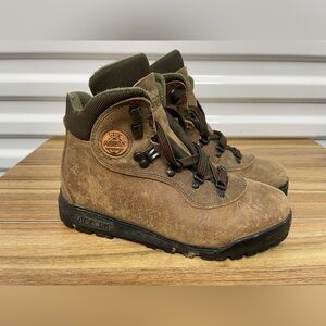 Asolo Men's Tan/Brown Suede Hiking Boots with Vibram Outsole